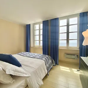 Casaviva - Beachfront Trilo With Parking In , Camogli Italia