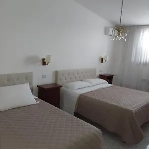 Habitación en casa particular Speedy Guest - Vicino Aeroporto E Fiera, Fiumicino